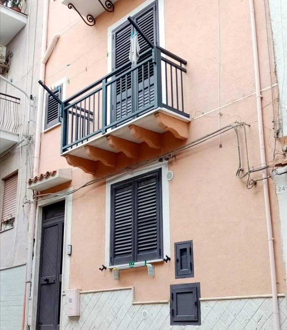 Guest house La Casa Dei Nonni Piano Terra Hotel Montallegro